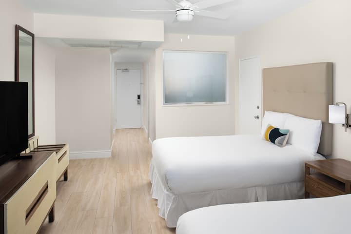 Sherry Frontenac Oceanfront Hotel