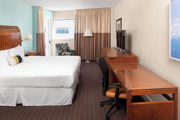 Sherry Frontenac Oceanfront Hotel