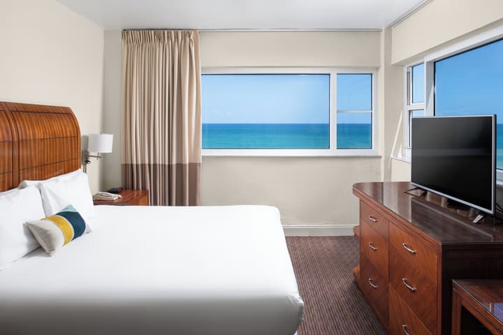 Sherry Frontenac Oceanfront Hotel