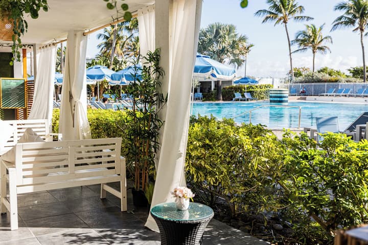 Sherry Frontenac Oceanfront Hotel