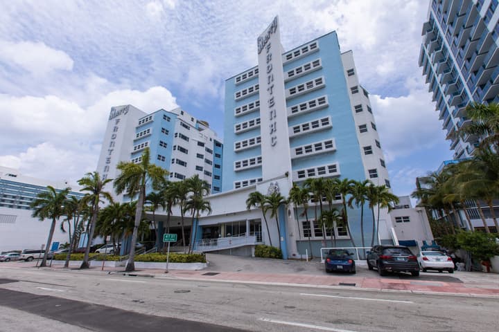 Sherry Frontenac Oceanfront Hotel