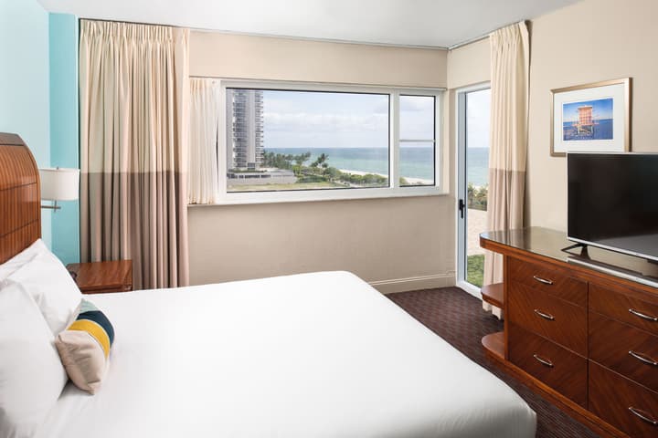 Sherry Frontenac Oceanfront Hotel