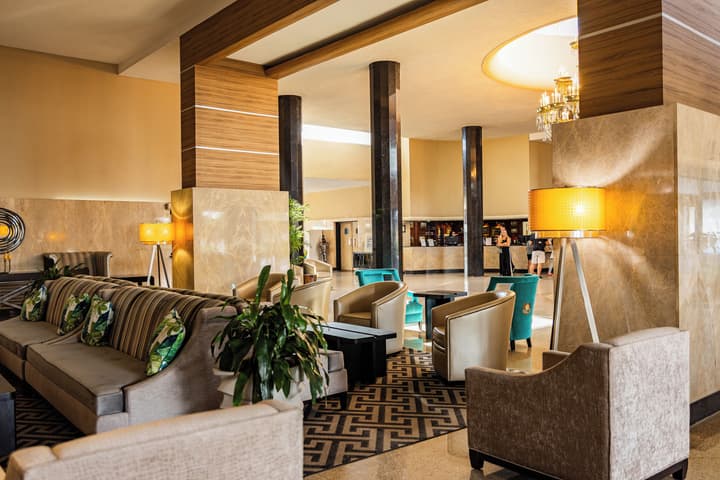 Sherry Frontenac Oceanfront Hotel