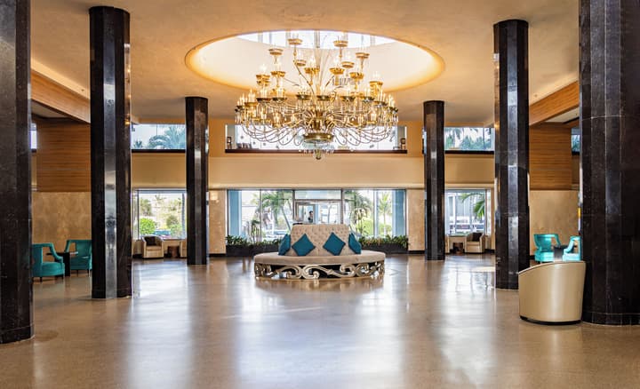 Sherry Frontenac Oceanfront Hotel