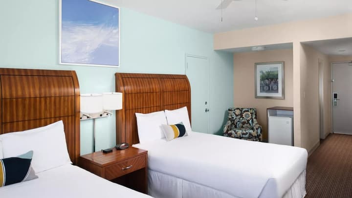 Sherry Frontenac Oceanfront Hotel