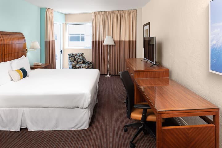 Sherry Frontenac Oceanfront Hotel