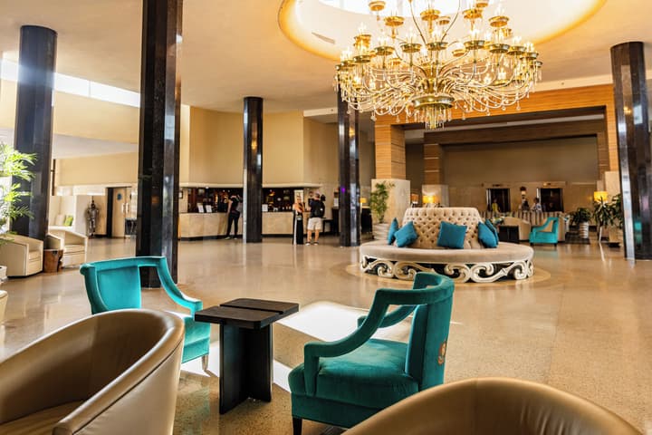 Sherry Frontenac Oceanfront Hotel