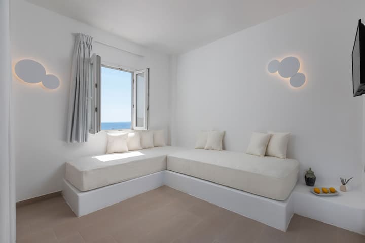 Voca Hotel & Suites