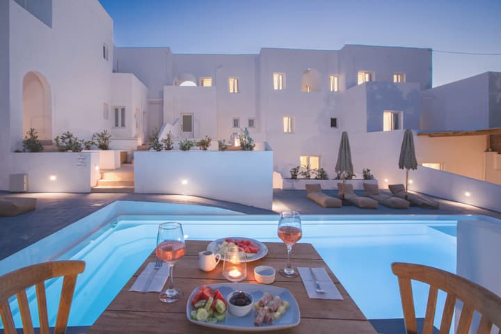 Voca Hotel & Suites