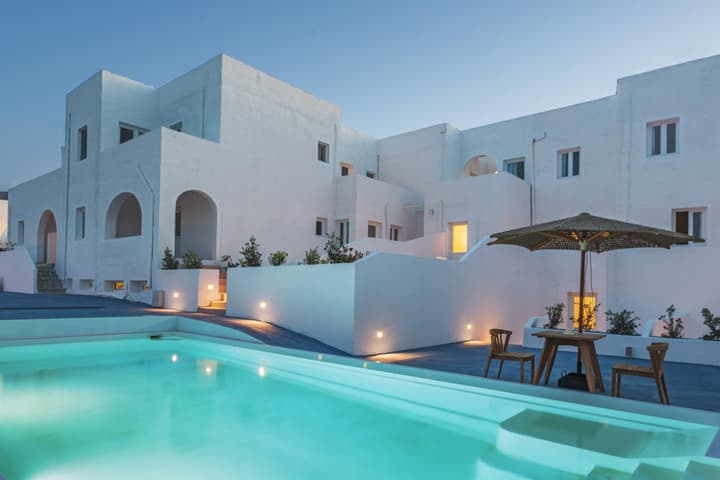 Voca Hotel & Suites
