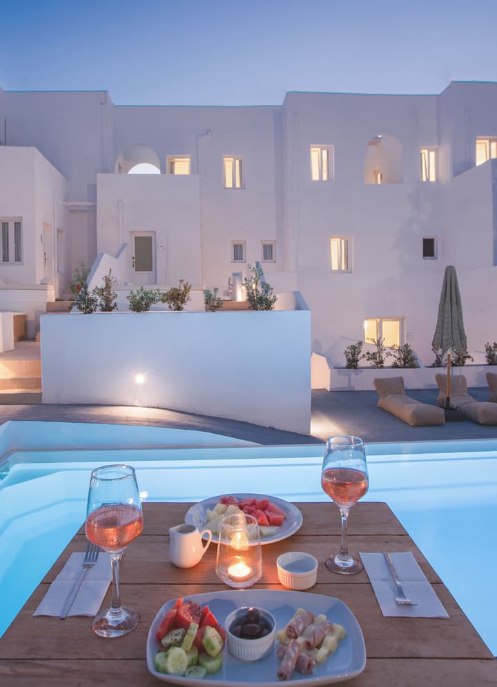 Voca Hotel & Suites
