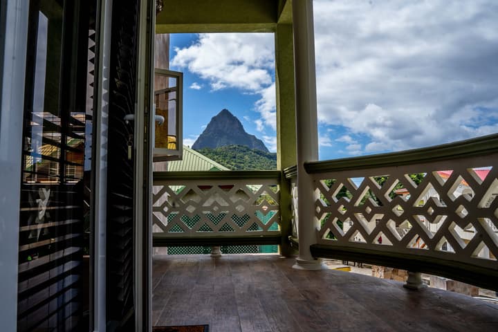 Topaz Apartment Villa - Piton View