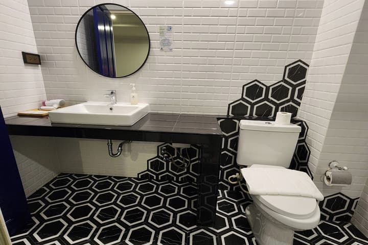 J Place Hotel