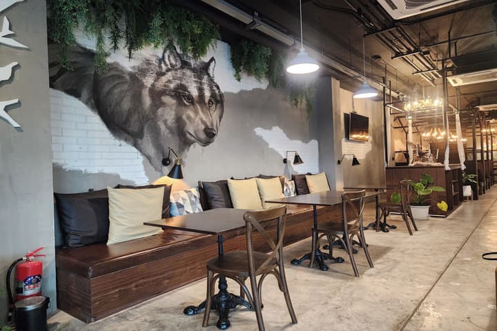 J Place Hotel