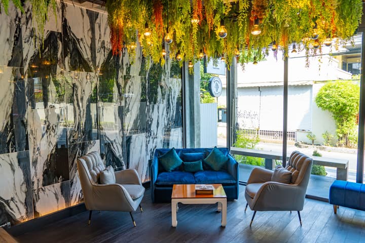 J Place Hotel