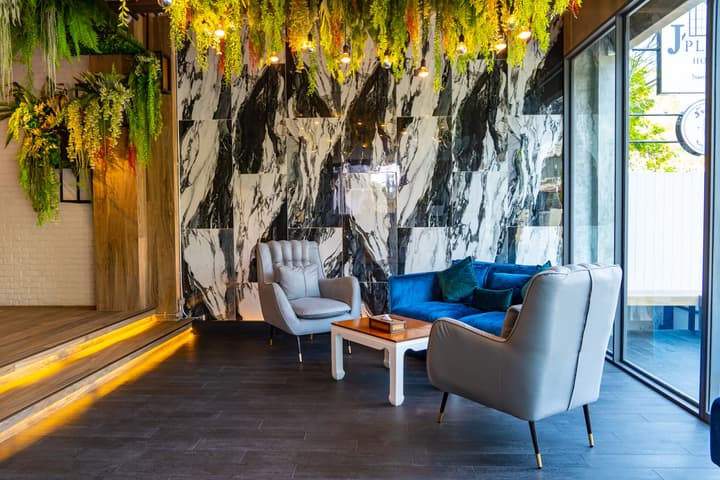 J Place Hotel