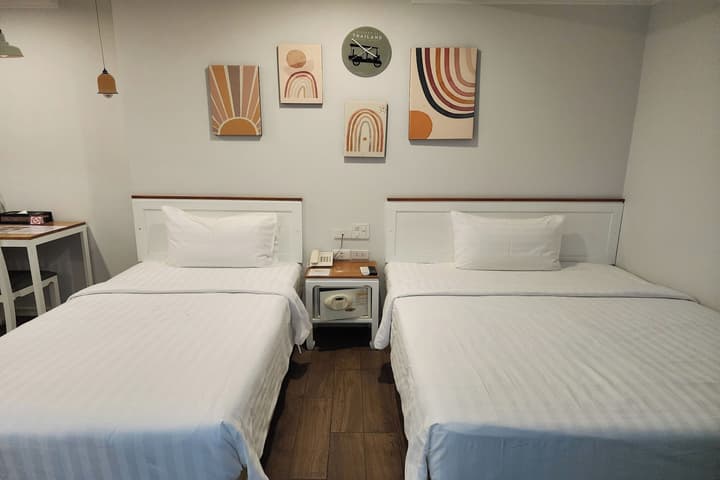 J Place Hotel