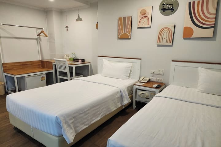 J Place Hotel