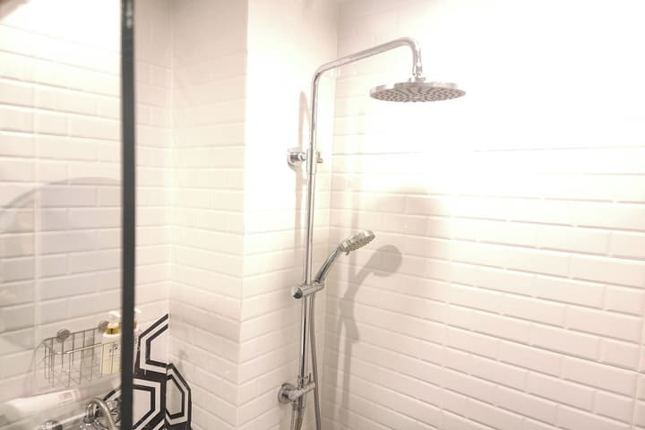 J Place Hotel