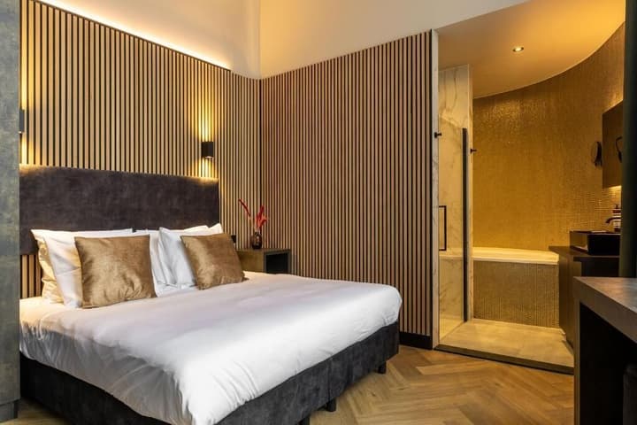 Monument Hotel