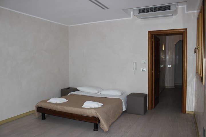 Palazzo De Donno App No04