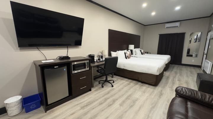 Motel 7 Inn & Suites