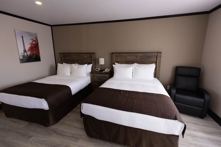 Motel 7 Inn & Suites