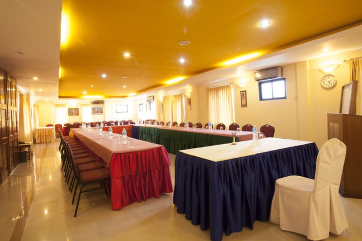 Royal Astoria Hotel