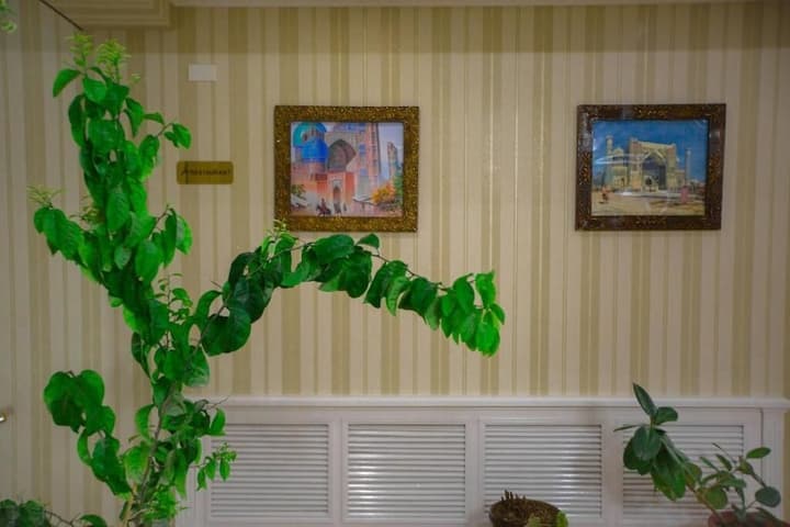 City Hotel