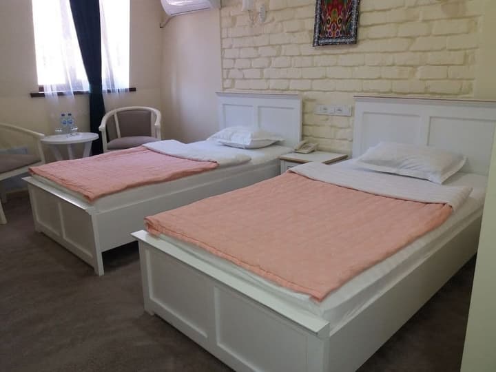 City Hotel
