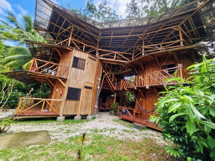 Don Jons Lodge -Surf & Yoga