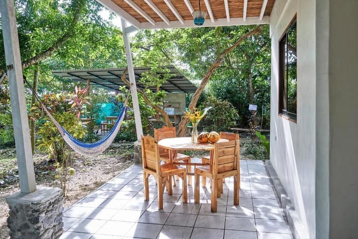 Don Jons Lodge -Surf & Yoga