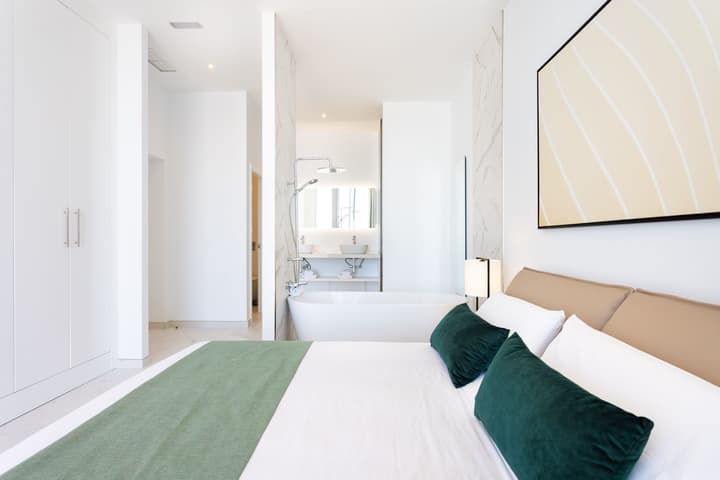 Crystal I Luxury Apartments