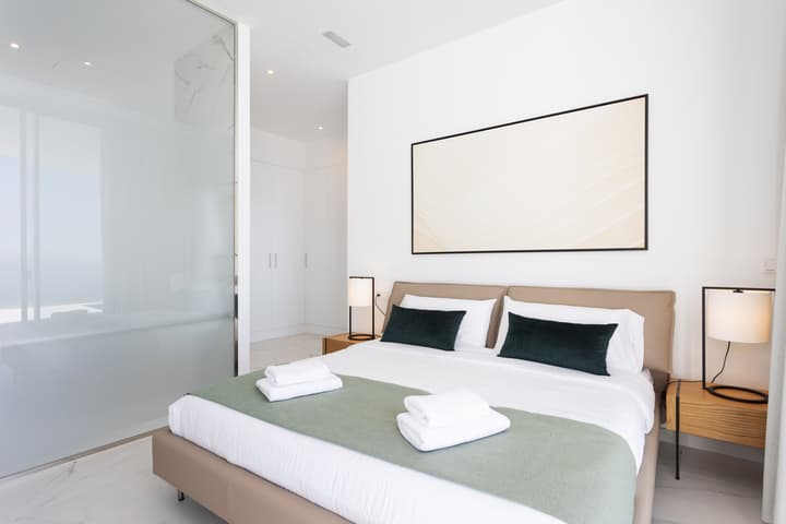 Crystal I Luxury Apartments