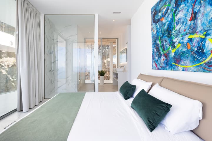 Crystal I Luxury Apartments
