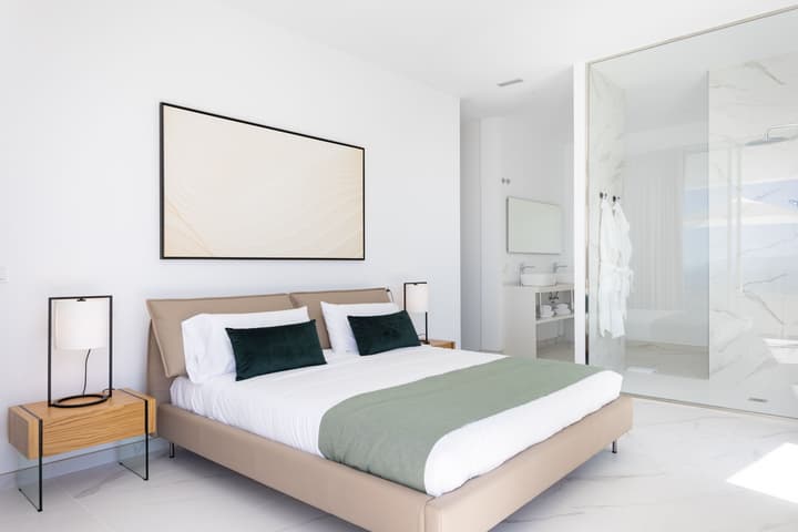 Crystal I Luxury Apartments