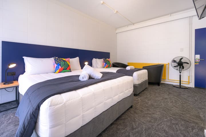 Urban Lounge Sleepery, SureStay Collection by BW