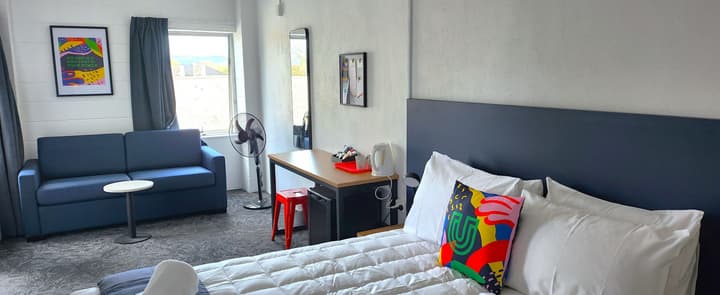 Urban Lounge Sleepery, SureStay Collection by BW