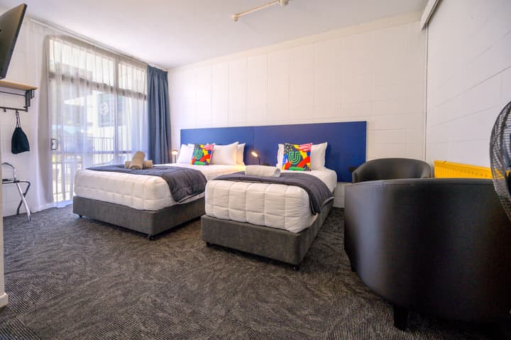Urban Lounge Sleepery, SureStay Collection by BW