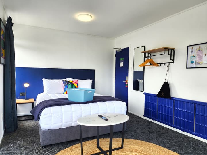 Urban Lounge Sleepery, SureStay Collection by BW