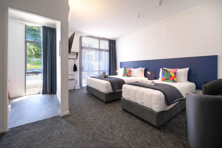 Urban Lounge Sleepery, SureStay Collection by BW