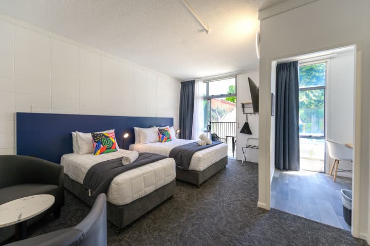 Urban Lounge Sleepery, SureStay Collection by BW