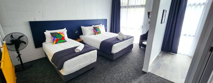 Urban Lounge Sleepery, SureStay Collection by BW