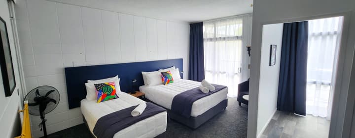 Urban Lounge Sleepery, SureStay Collection by BW