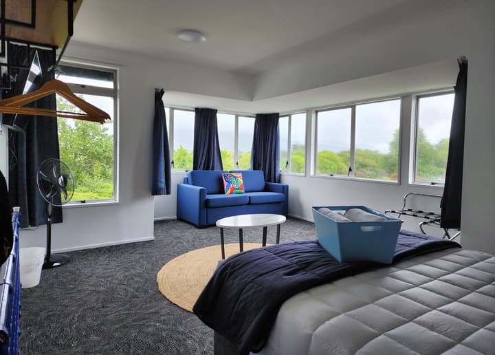 Urban Lounge Sleepery, SureStay Collection by BW