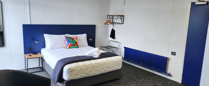 Urban Lounge Sleepery, SureStay Collection by BW