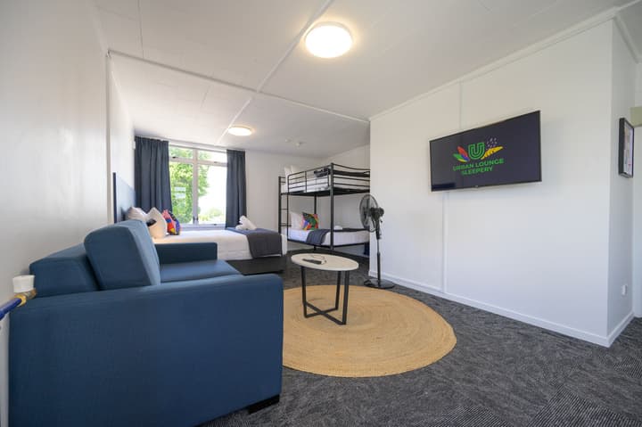 Urban Lounge Sleepery, SureStay Collection by BW