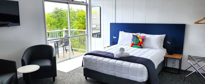 Urban Lounge Sleepery, SureStay Collection by BW