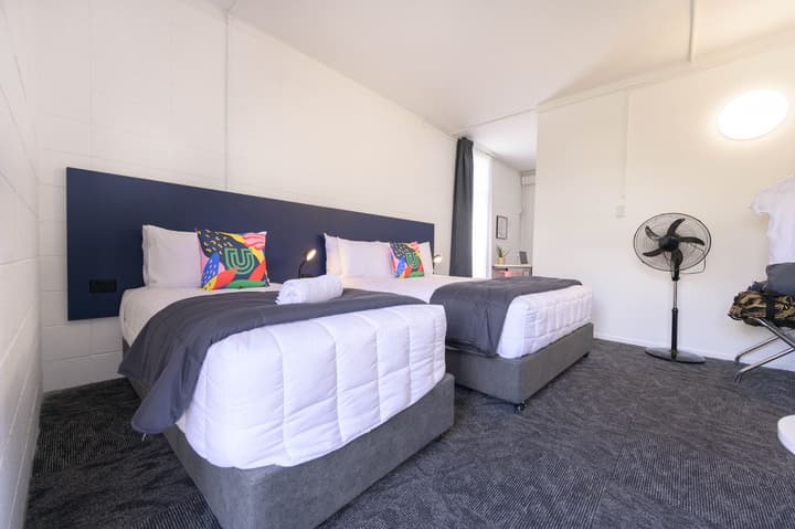 Urban Lounge Sleepery, SureStay Collection by BW