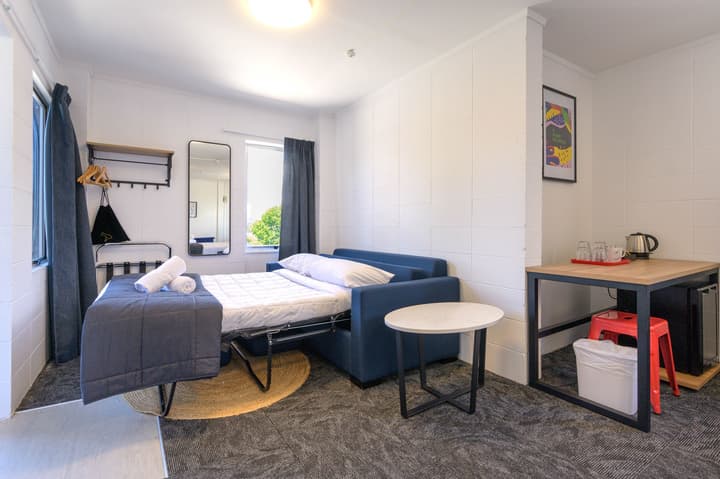 Urban Lounge Sleepery, SureStay Collection by BW
